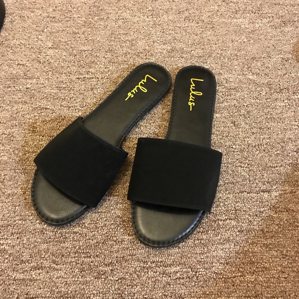 BRAND NEW LULUS SIMPLE “NUBUCK” BLACK SANDALS